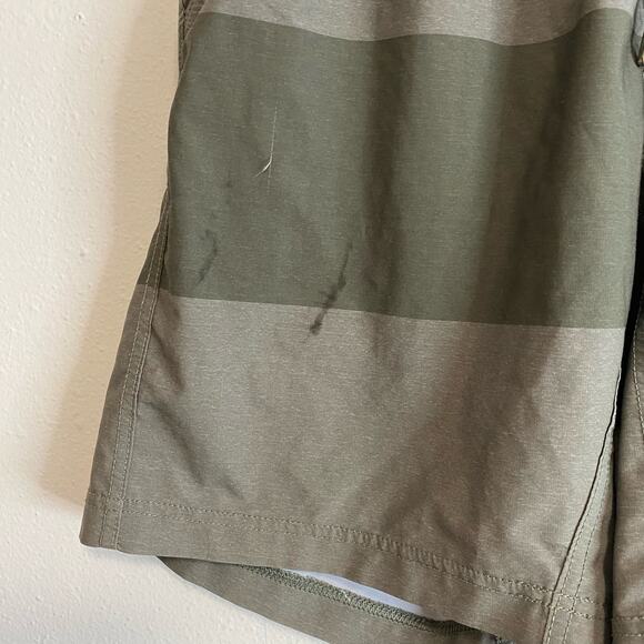 Vuori Men's Shorts Kore Lined Green Stripe Workout Gym Stretch - Picture 7 of 7